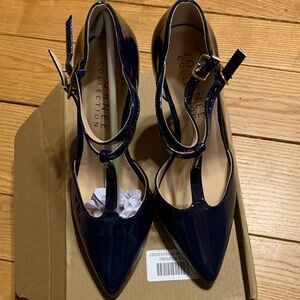 Journee Collection Navy Patent T-Strap Pointed Pumps size 7 nwot